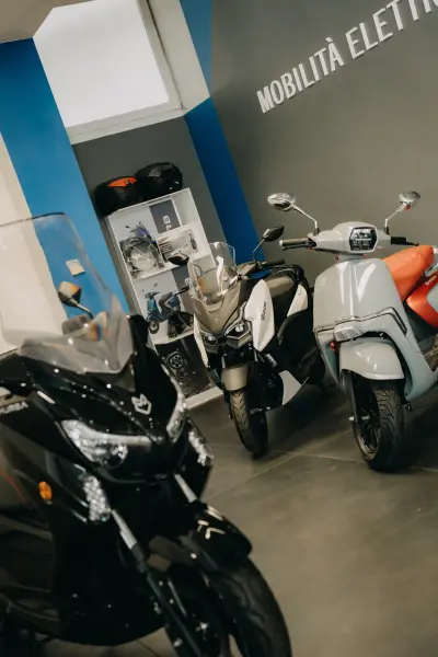 Immagini Leonori passa alle 2 ruote: arrivano i primi scooter elettrici HURBA