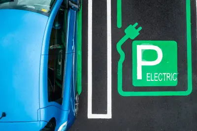 Immagini Roma, stop ai privilegi per elettriche e mild hybrid? Cosa cambia per ZTL e strisce blu